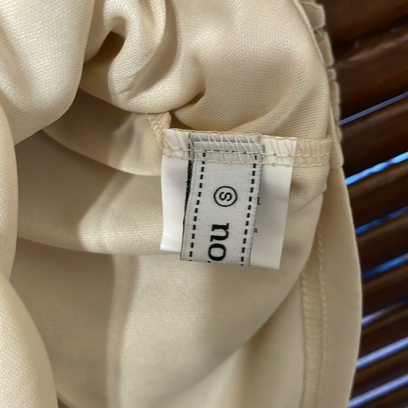 NWT Berryou Lace Ivory Cream Sleeveless Blouse - Picture 6 of 7